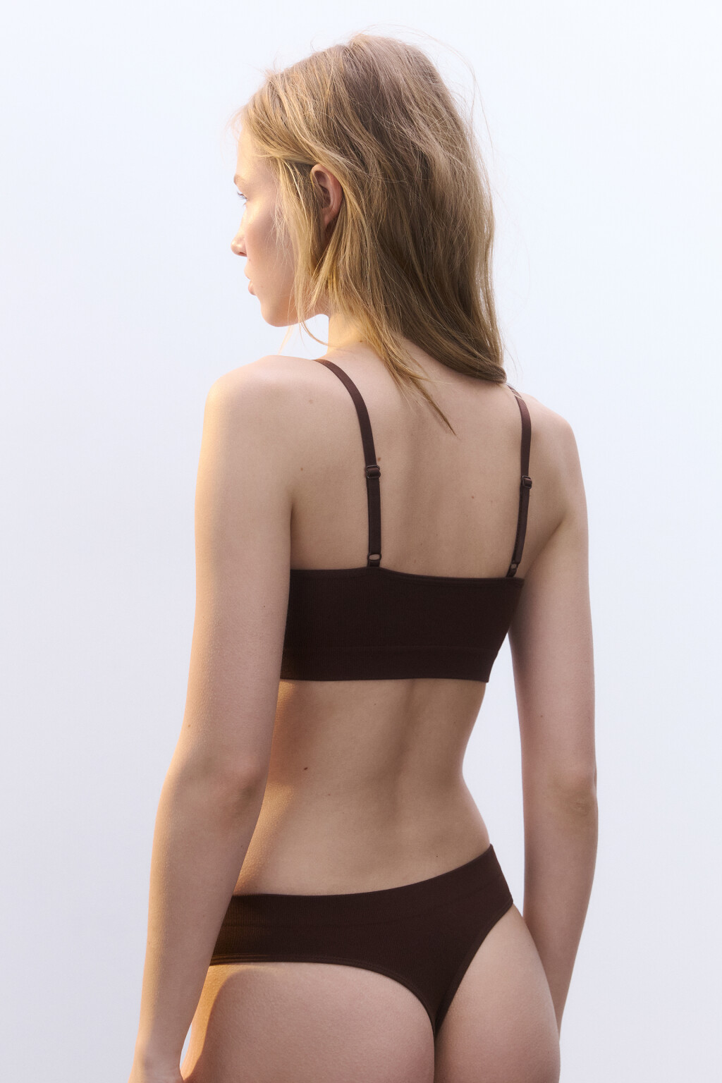 Бюстгальтер-топ бесшовный в рубчик - цвет коричневый - 3