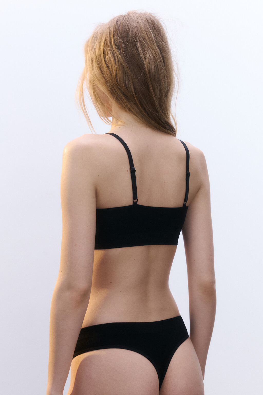 Бюстгальтер-топ бесшовный в рубчик - цвет черный - 3