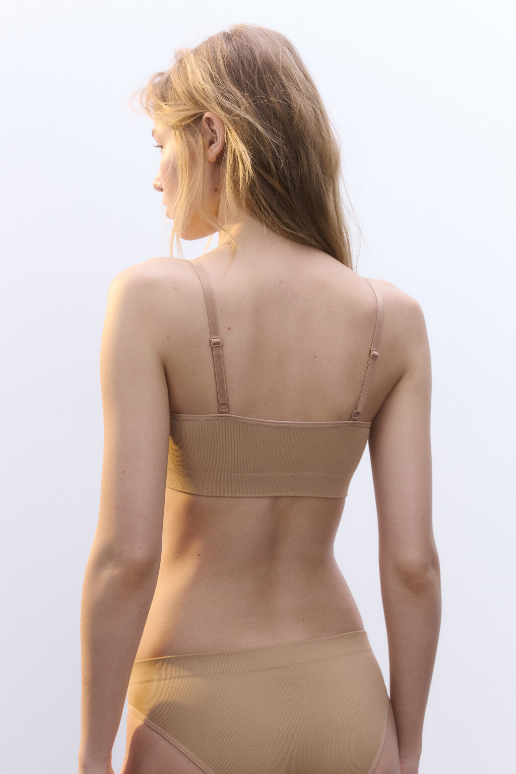 Бюстгальтер-топ бесшовный в рубчик - цвет бежевый - 3