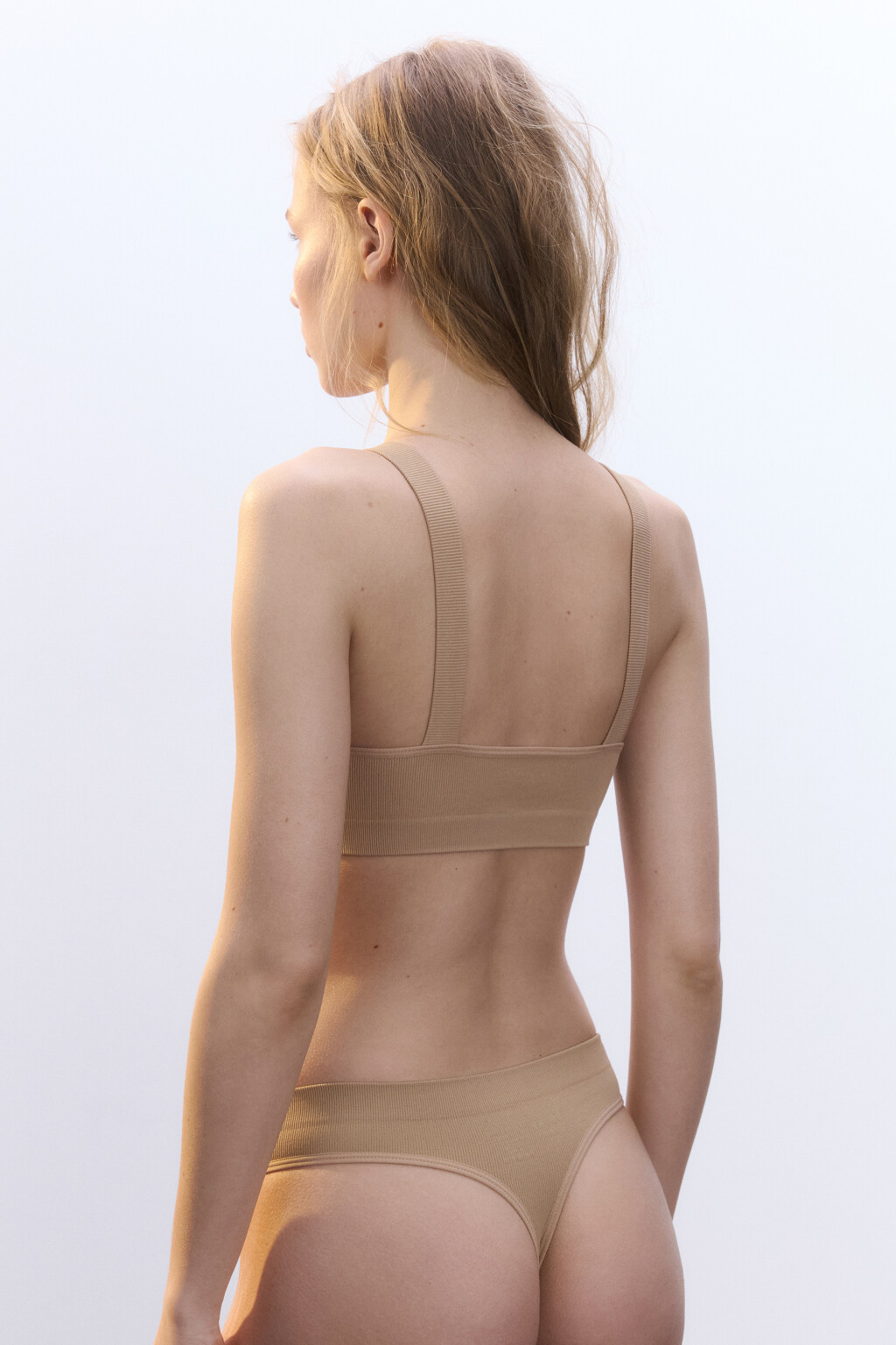 Бюстгальтер-топ бесшовный в рубчик - цвет бежевый - 3