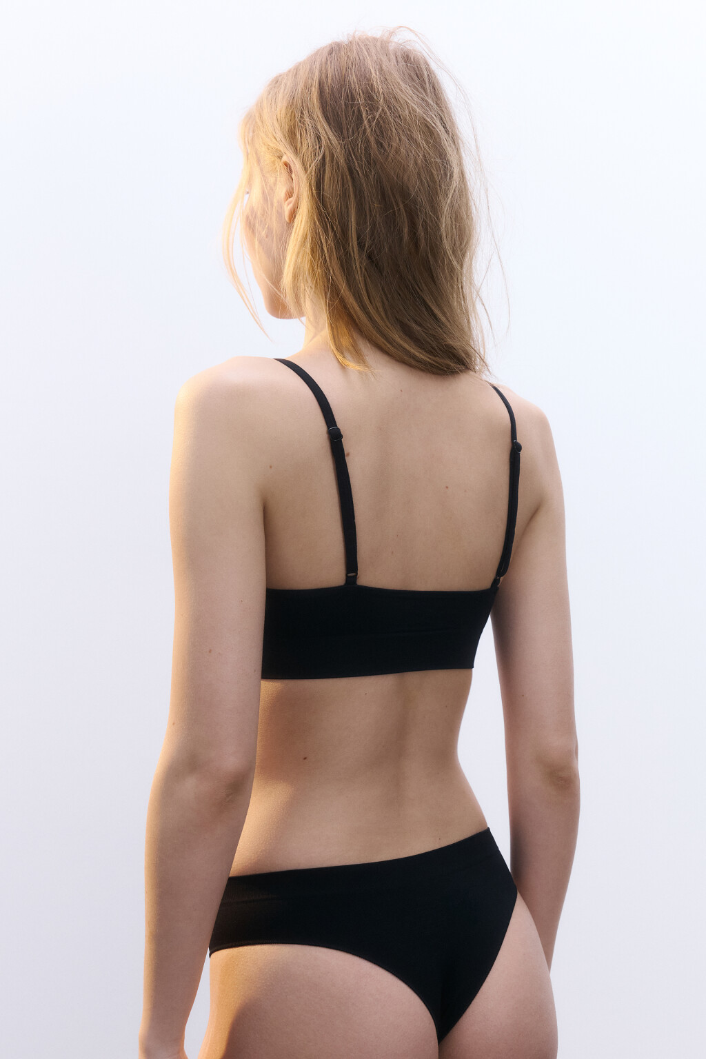 Бюстгальтер-топ бесшовный - цвет черный - 3