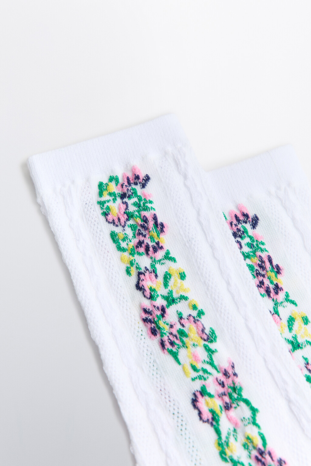 Носки высокие с цветочным рисунком - цвет белый - 2