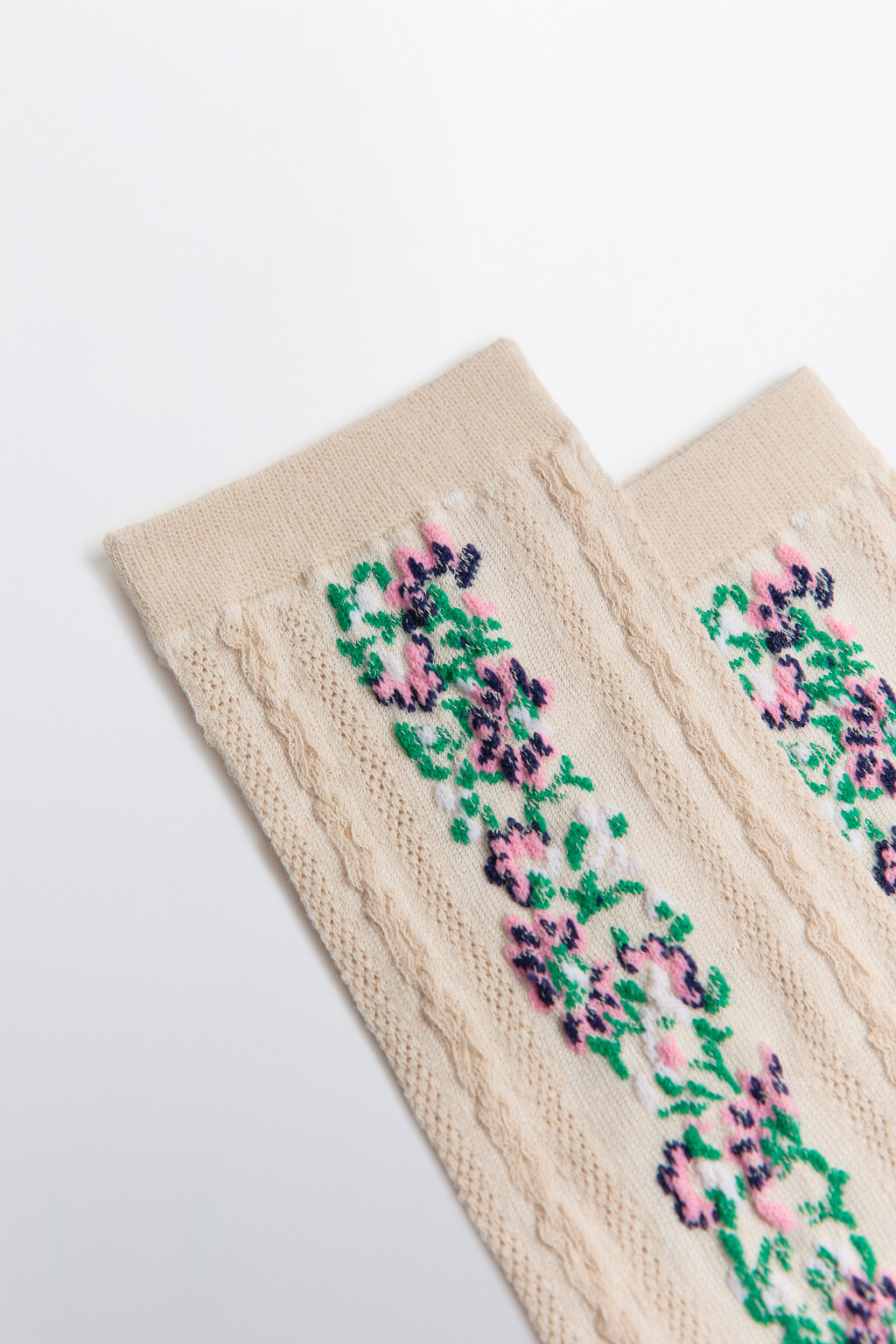 Носки высокие с цветочным рисунком - цвет бежевый - 2