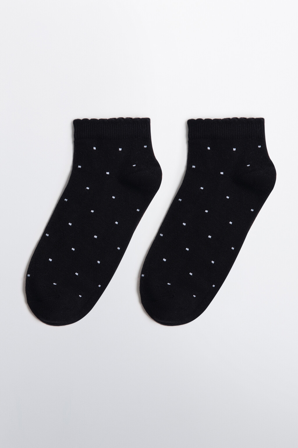 Носки короткие в горошек с оборками - цвет черный - 1