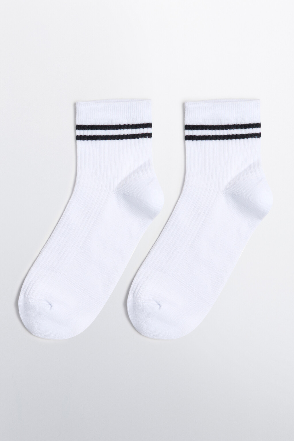 Носки высокие в рубчик с контрастными полосками - цвет белый - 1