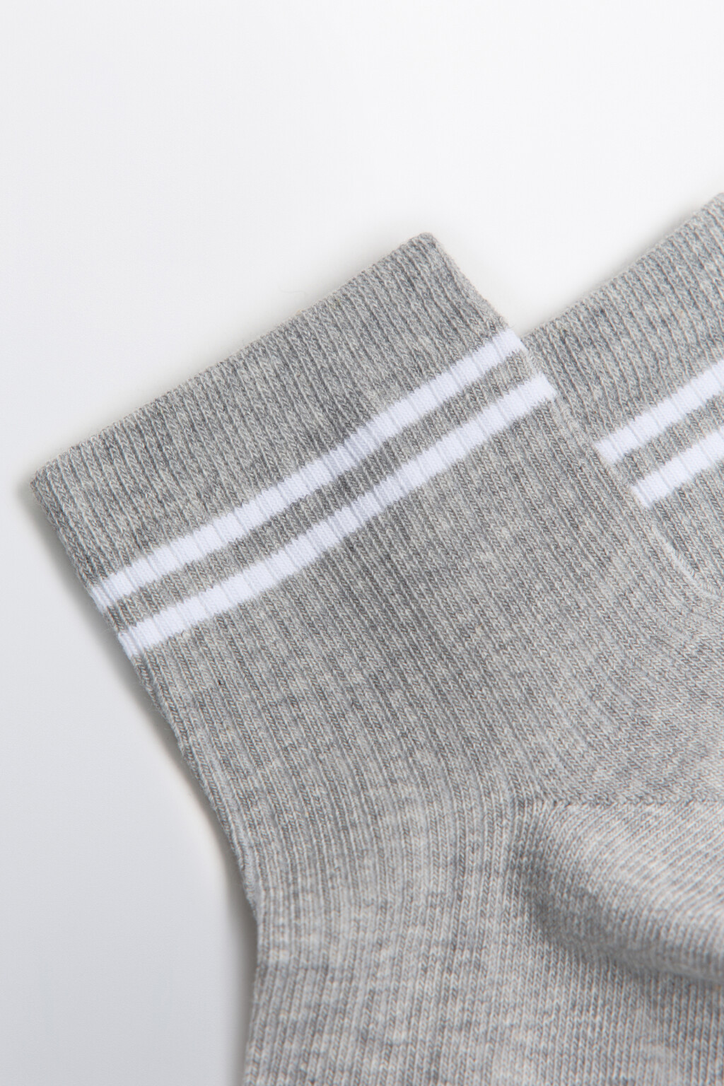 Носки высокие в рубчик с контрастными полосками - цвет серый - 2