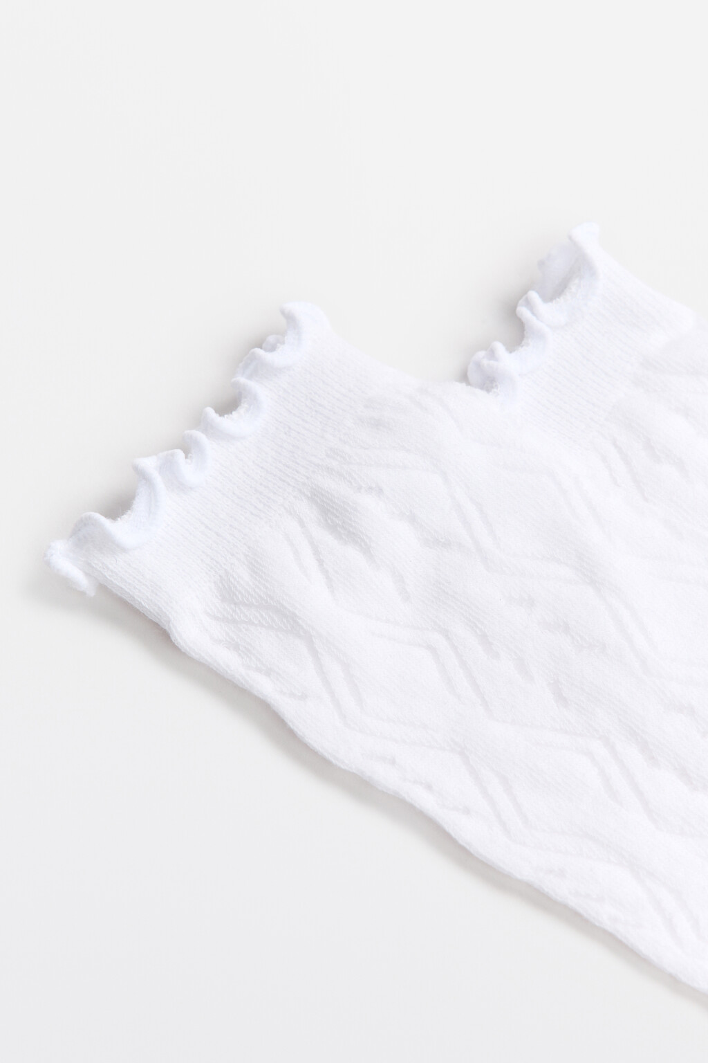 Носки высокие ажурные с оборками - цвет белый - 2