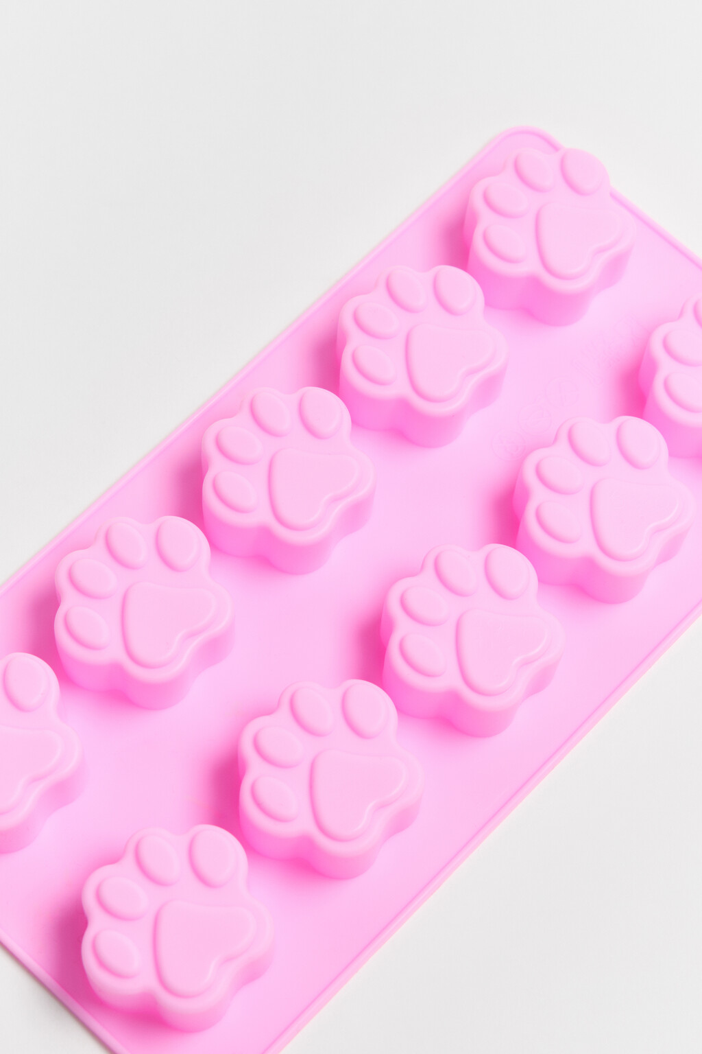 Форма для льда в виде лапок - цвет розовый - 2