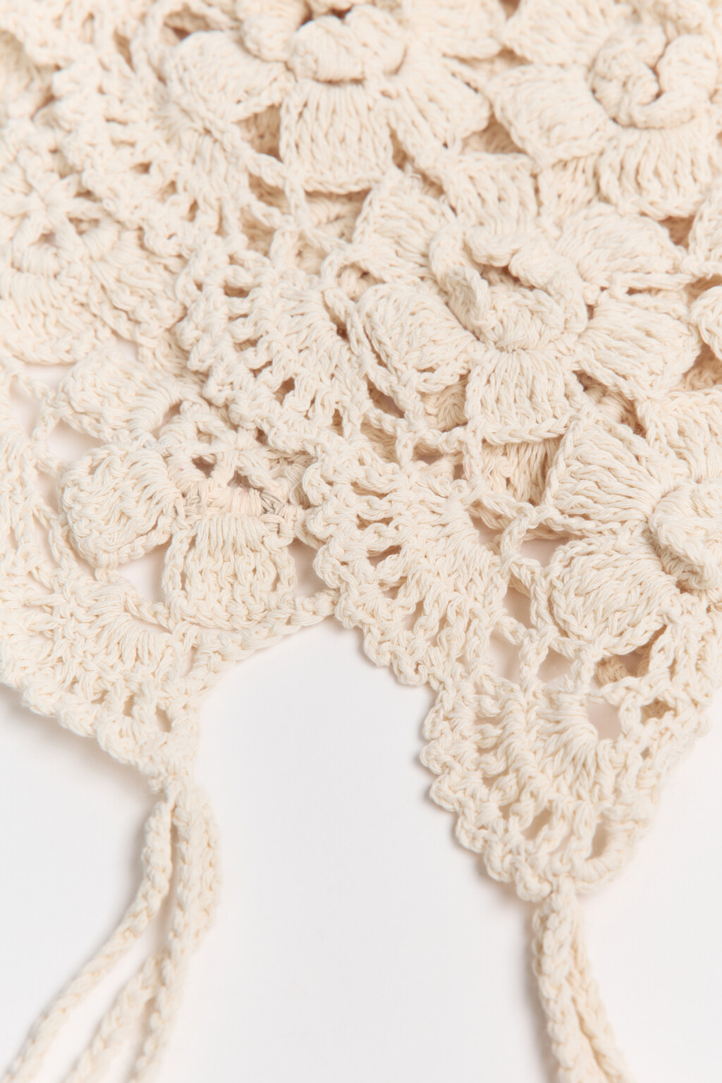 Шапка-чепчик вязаная кружевная - цвет молочный - 3