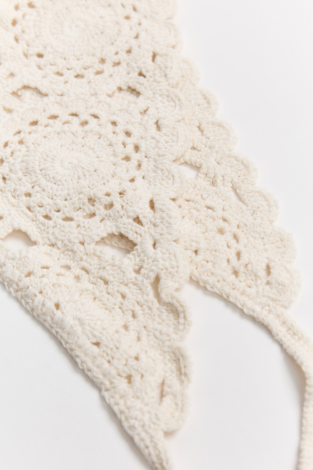 Косынка вязаная ажурная на завязках - цвет молочный - 2