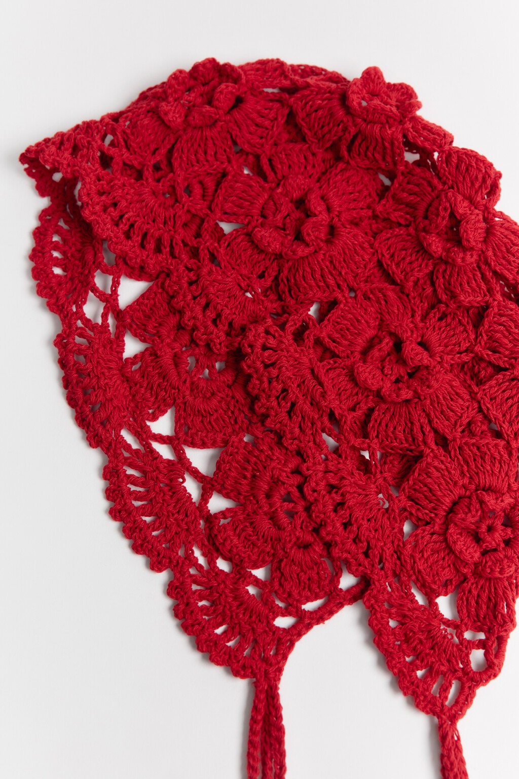 Шапка-чепчик вязаная на завязках - цвет красный - 2