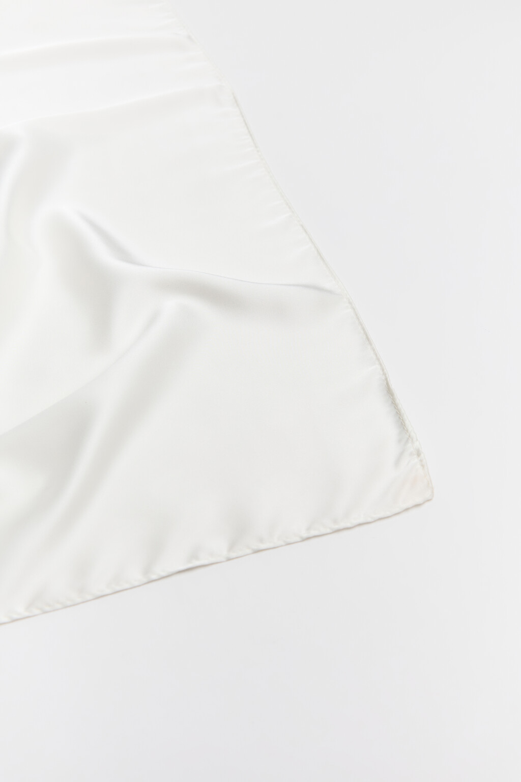 Платок атласный - цвет молочный - 3