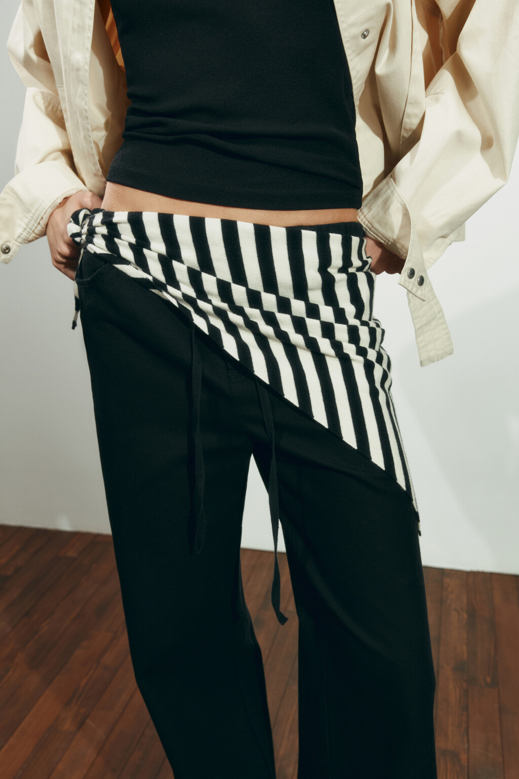 Косынка вязаная в полоску - цвет черный - 2