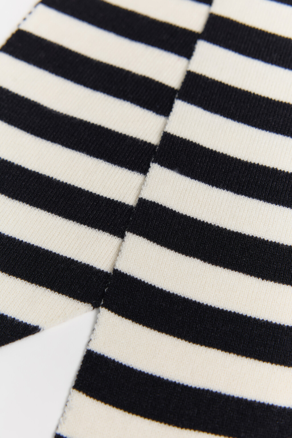 Косынка вязаная в полоску - цвет черный - 2