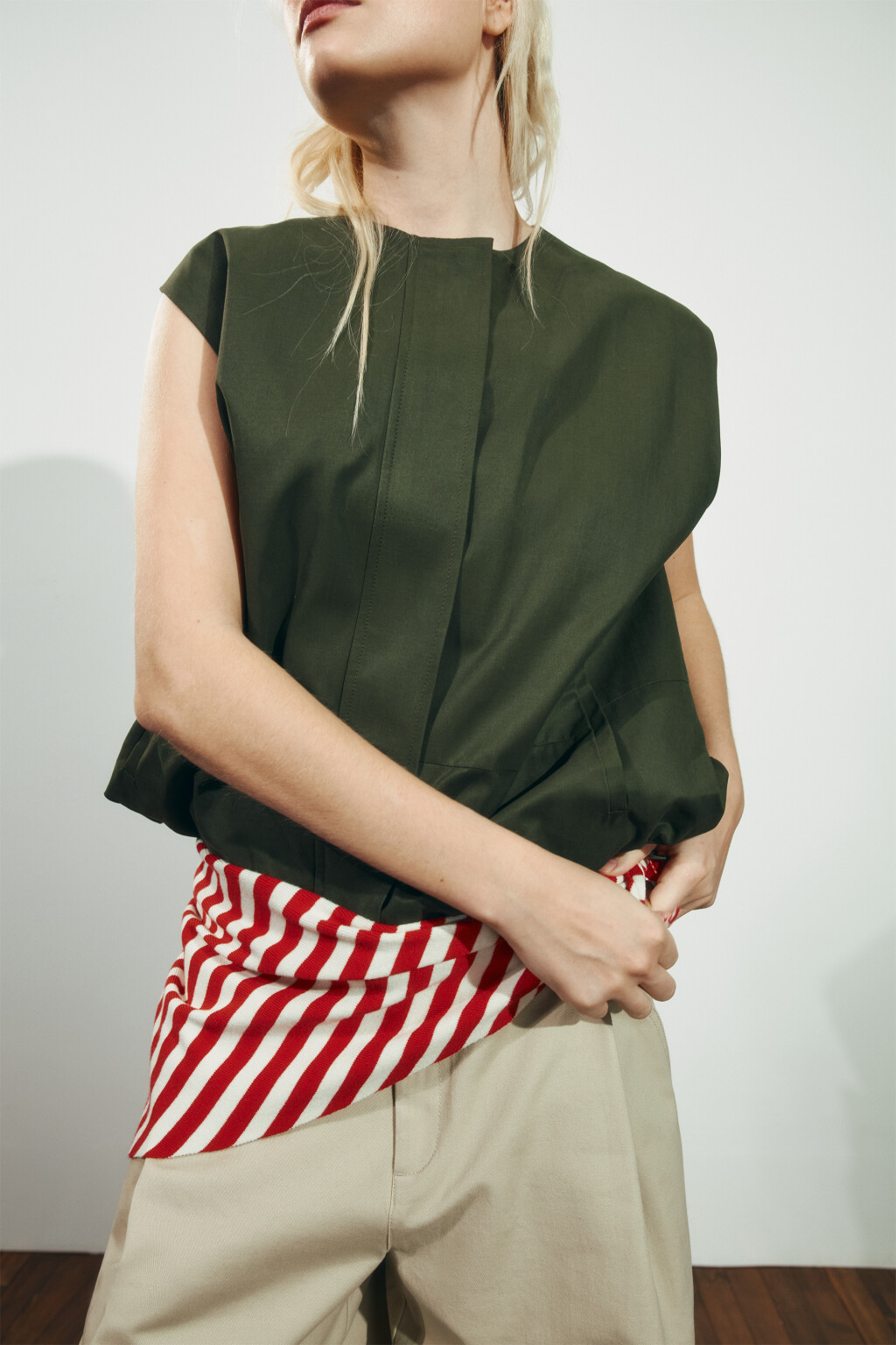 Косынка вязаная в полоску - цвет красный - 4