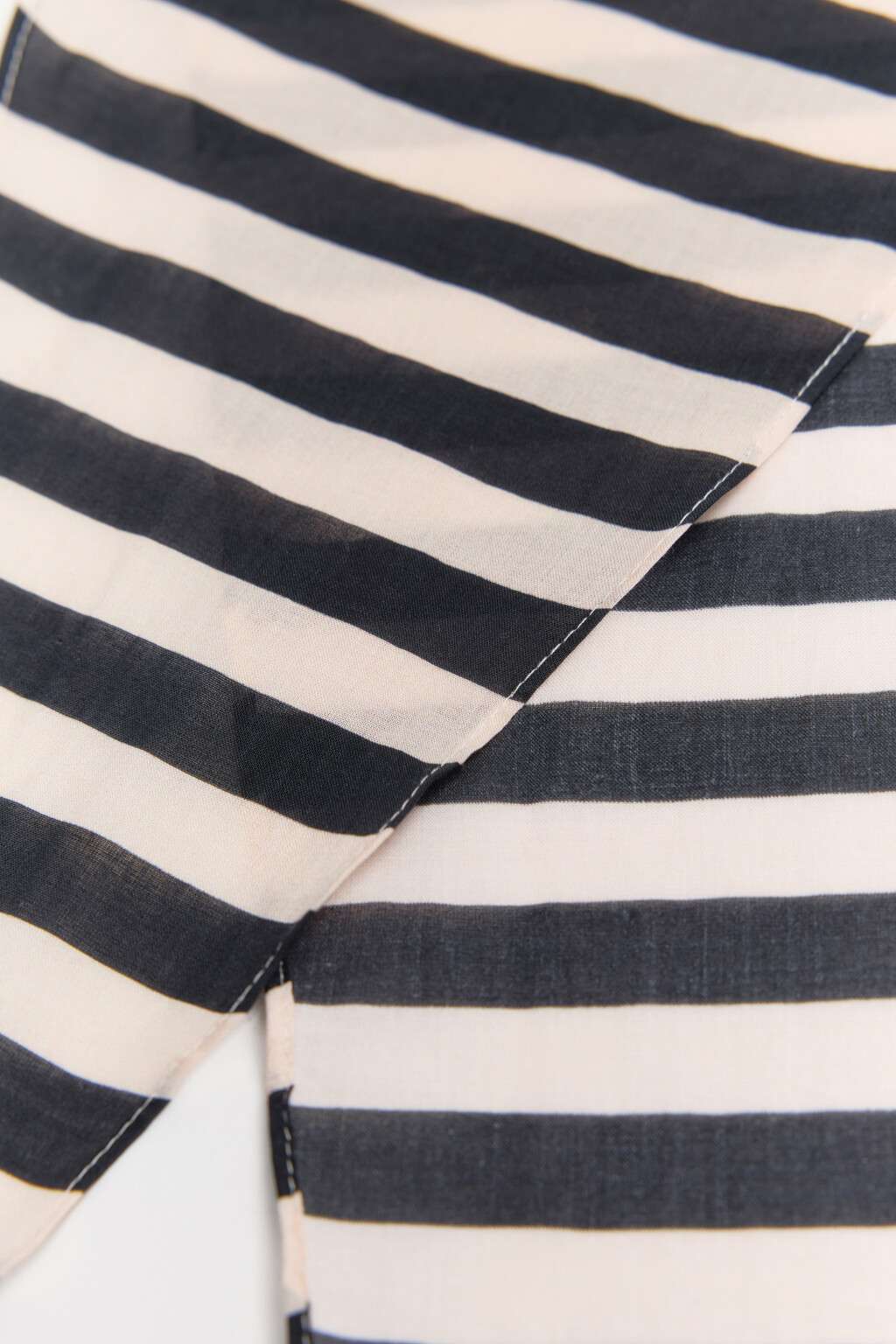 Косынка хлопковая в полоску - цвет черный - 4