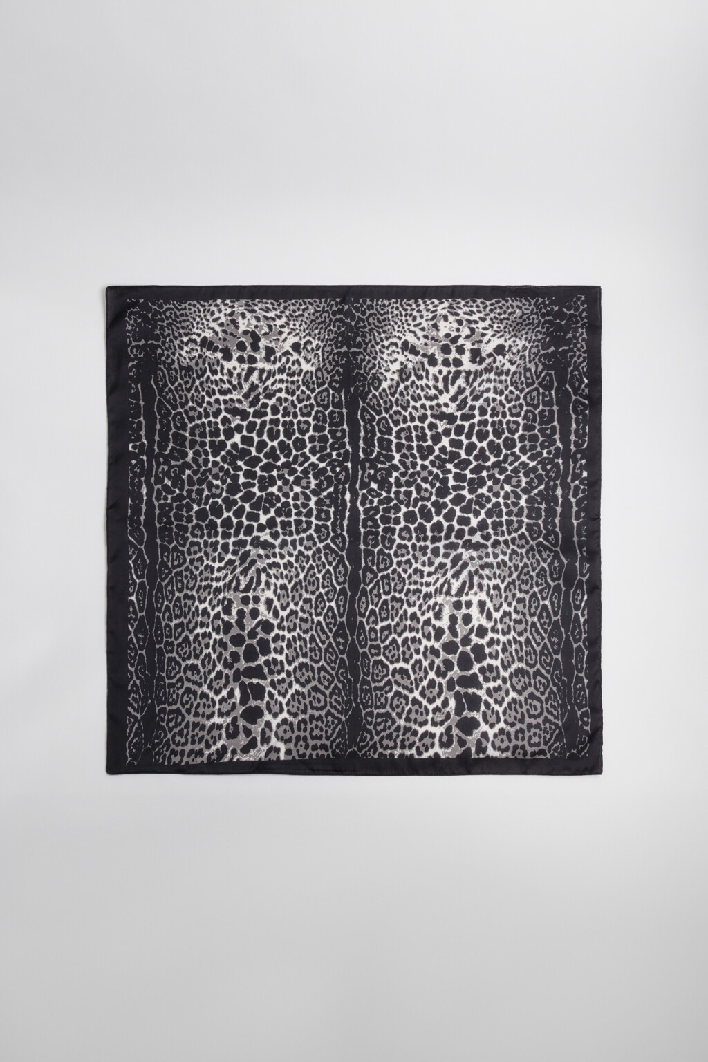 Платок с леопардовым принтом - цвет серый - 4