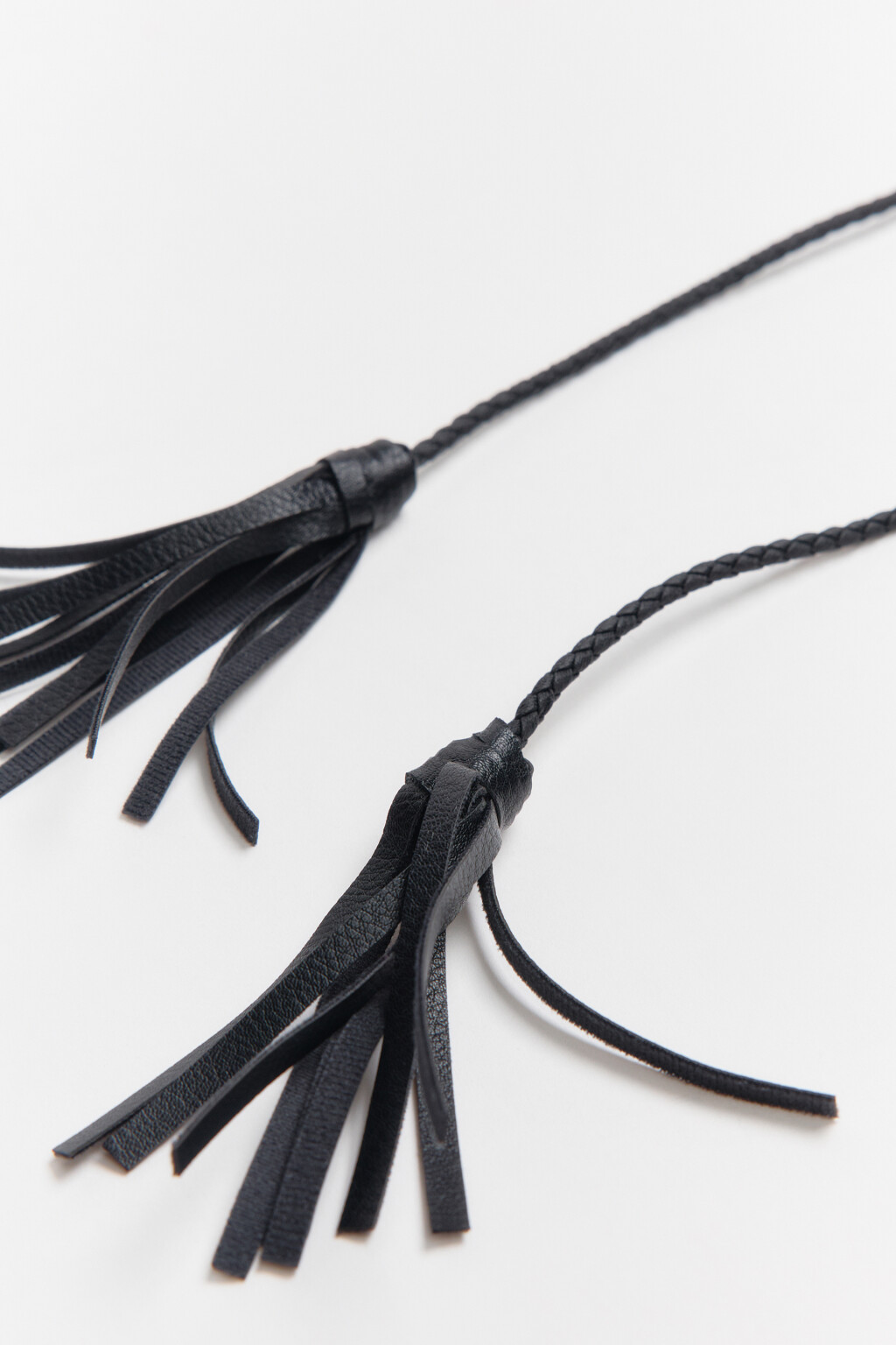 Пояс-шнурок плетеный с кисточками - цвет черный - 3