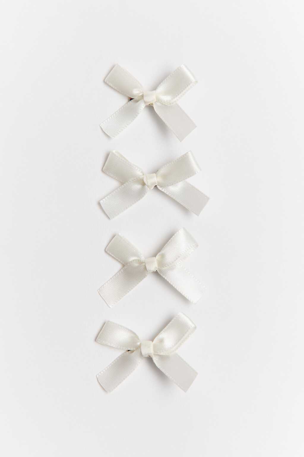 Набор заколок-зажимов для волос с бантиками (4 штуки) - цвет белый - 1