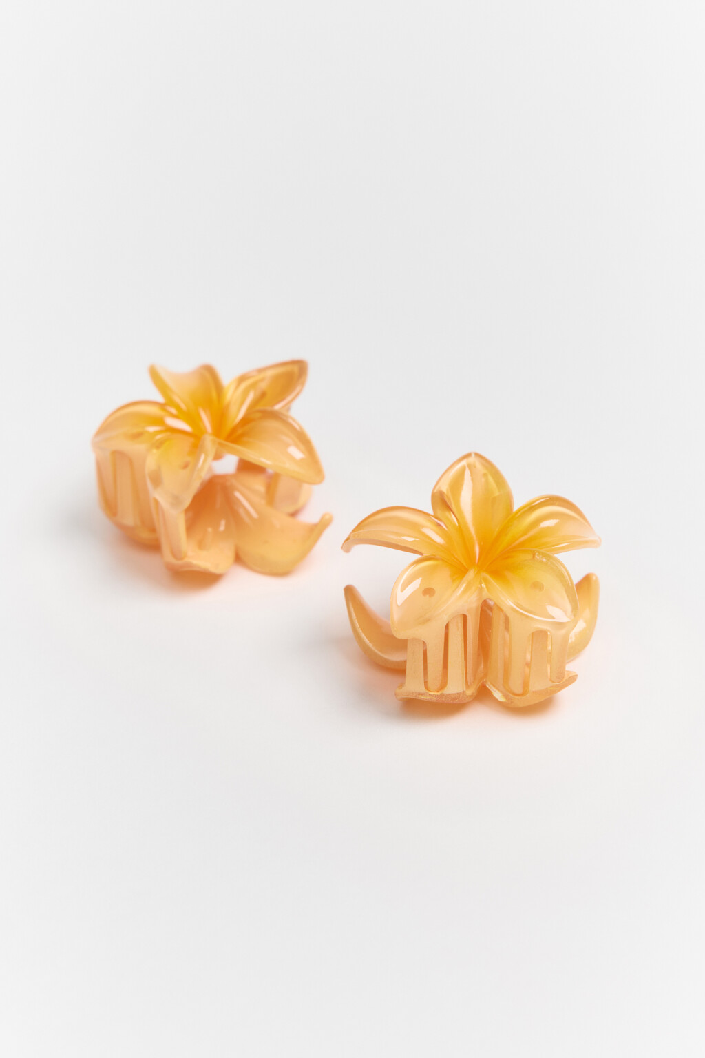 Набор заколок-крабиков для волос в виде цветков (2 штуки) - цвет белый - 2