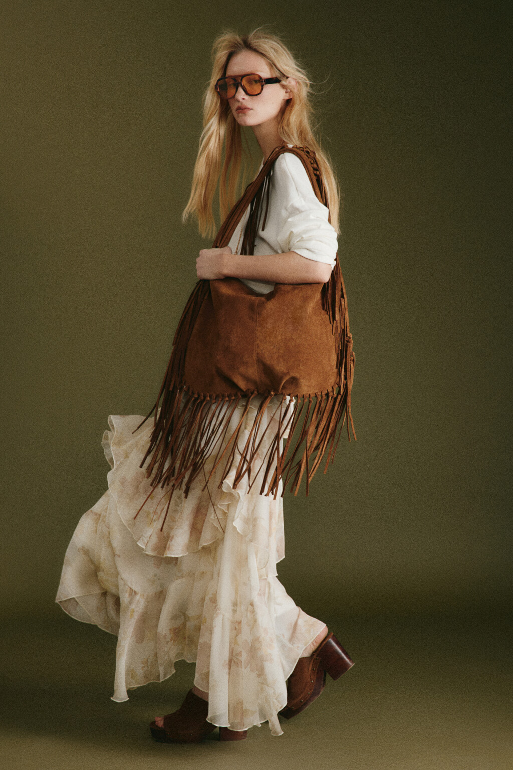 Сумка-тоут с замшевой фактурой и бахромой - цвет коричневый - 3