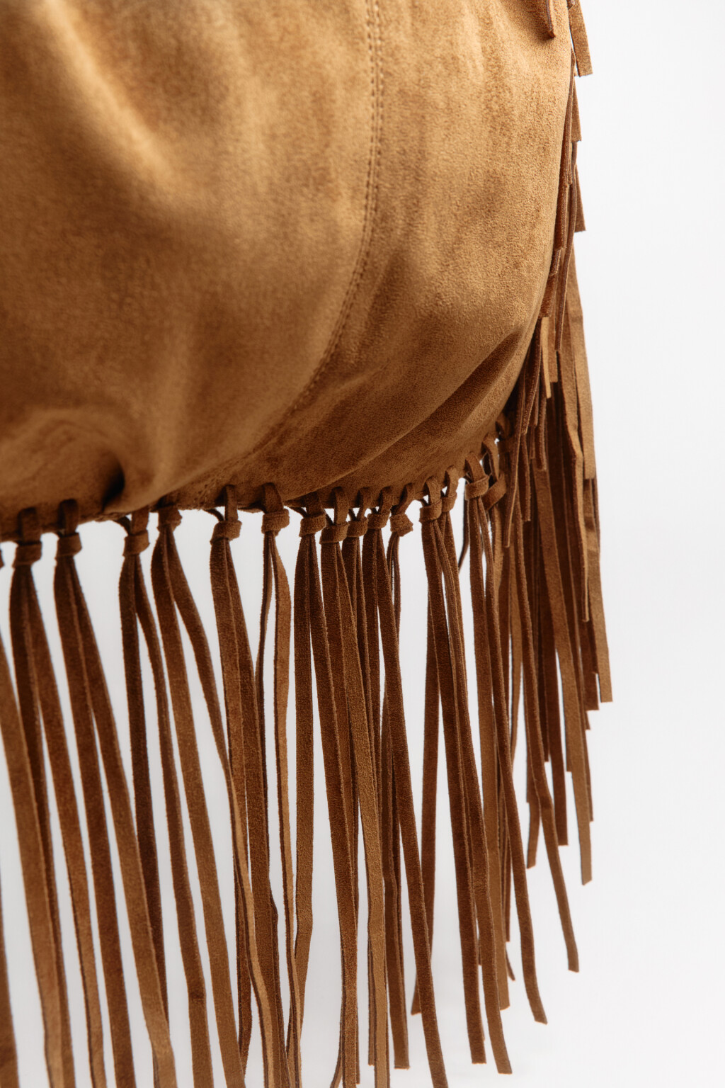 Сумка-тоут с замшевой фактурой и бахромой - цвет коричневый - 8