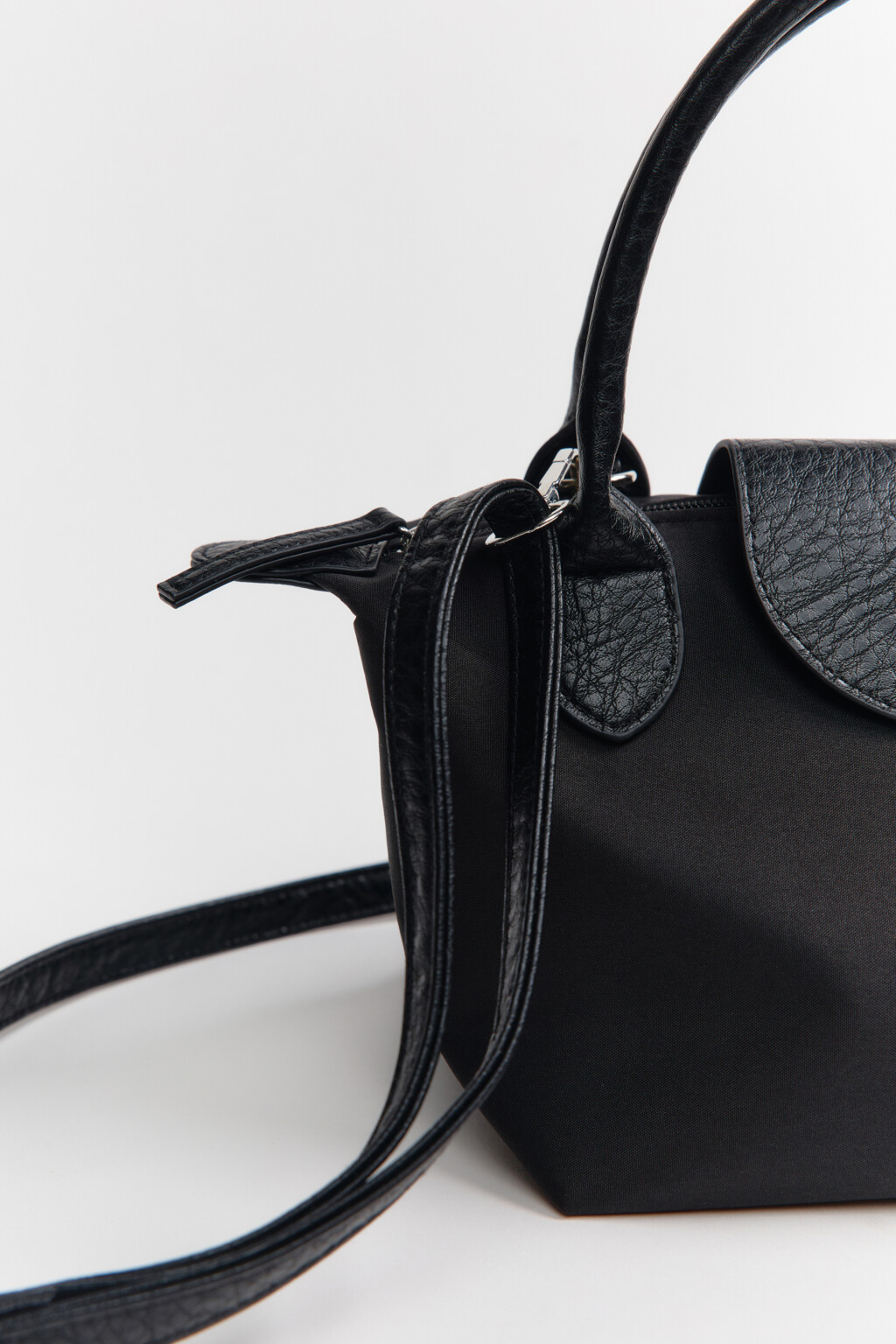 Сумка-кроссбоди текстильная с цветочным принтом - цвет черный - 8