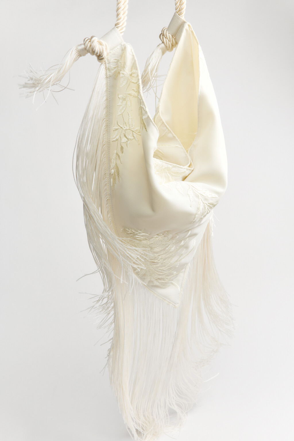 Сумка-платок через плечо с бахромой и вышивкой - цвет мультиколор - 2