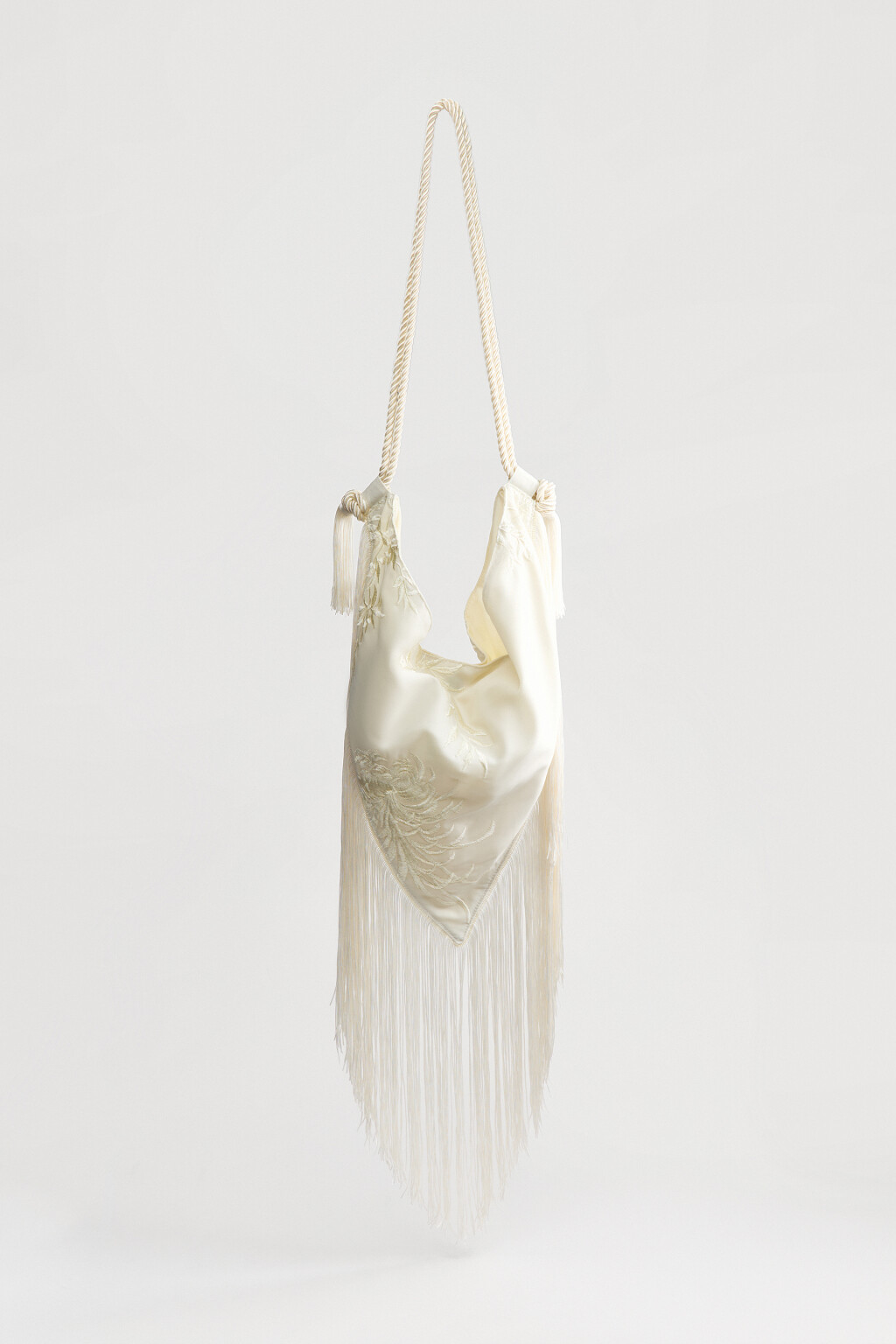 Сумка-платок через плечо с бахромой и вышивкой - цвет мультиколор - 3