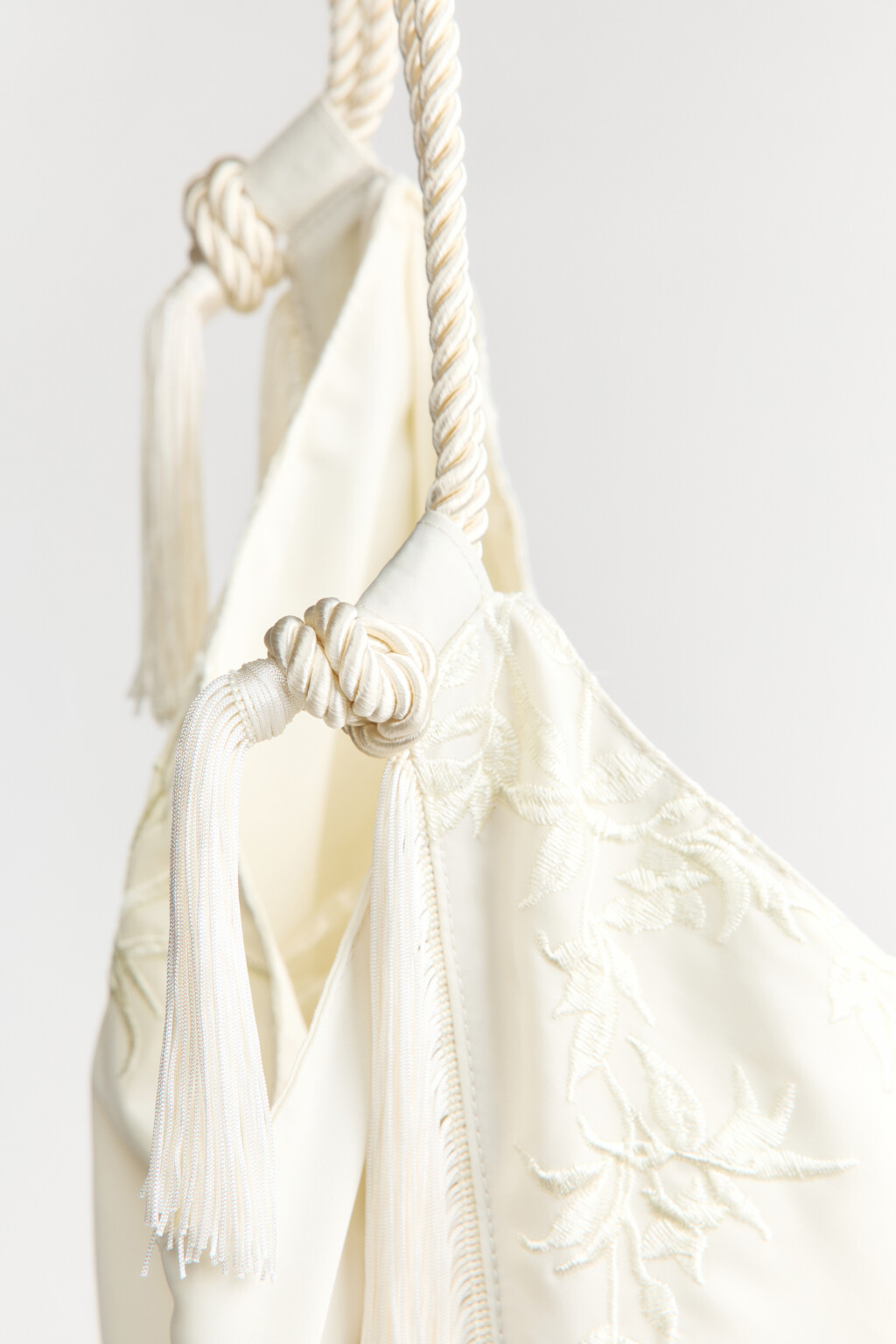 Сумка-платок через плечо с бахромой и вышивкой - цвет мультиколор - 6