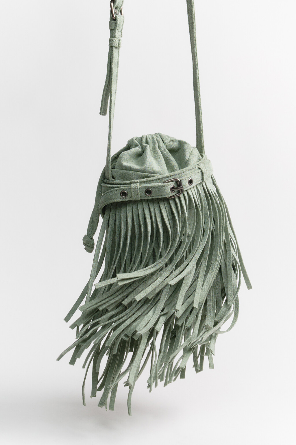 Сумка-мешок с замшевой фактурой и бахромой - цвет зеленый - 3