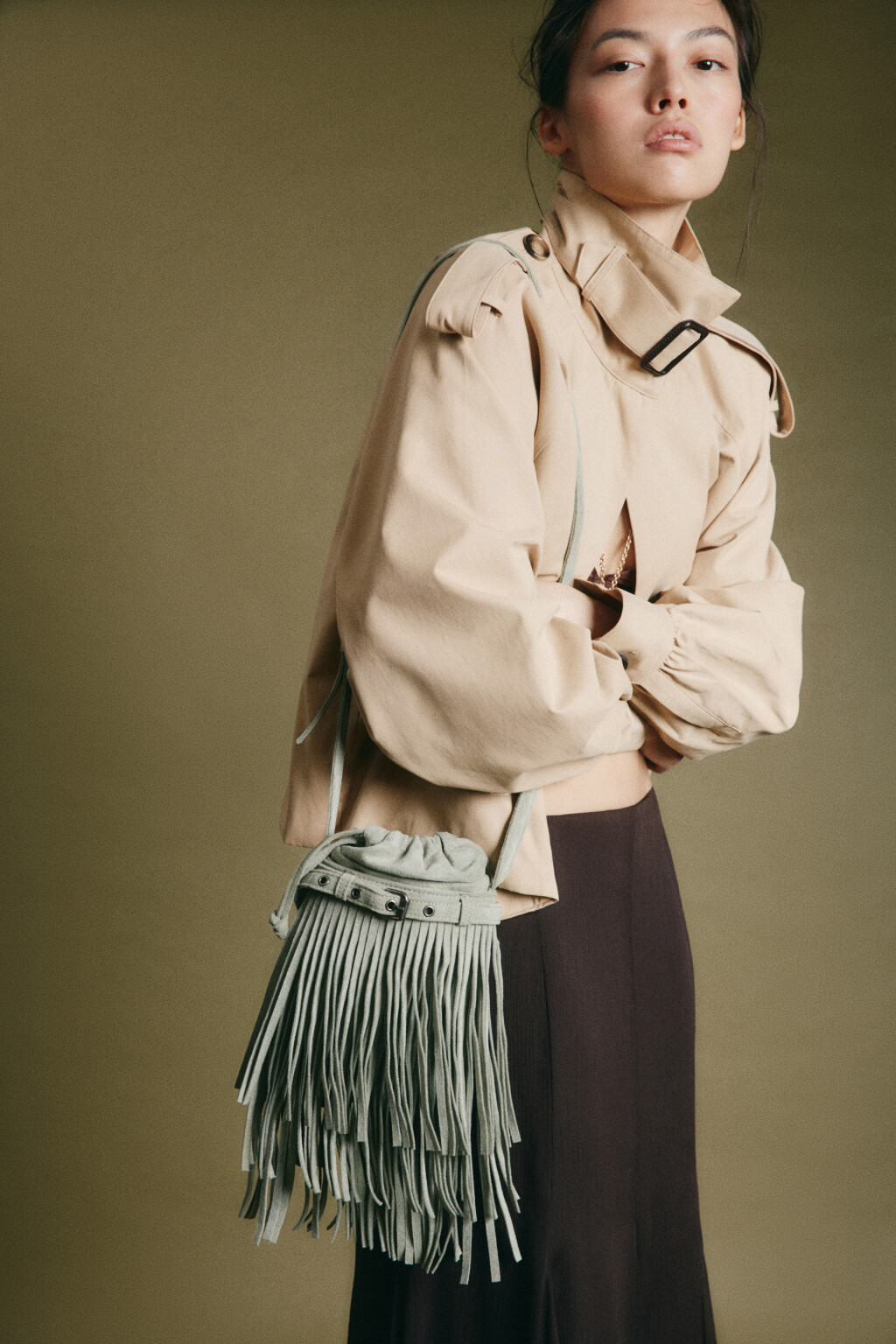 Сумка-мешок с замшевой фактурой и бахромой - цвет зеленый - 1