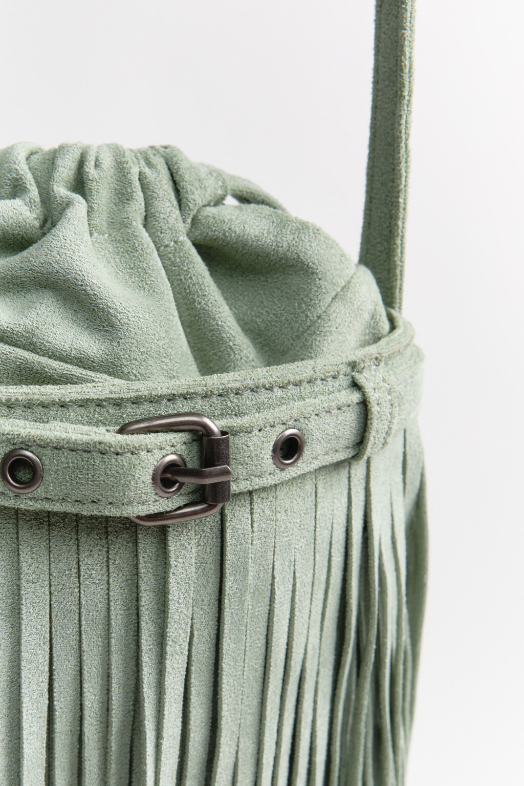 Сумка-мешок с замшевой фактурой и бахромой - цвет зеленый - 8