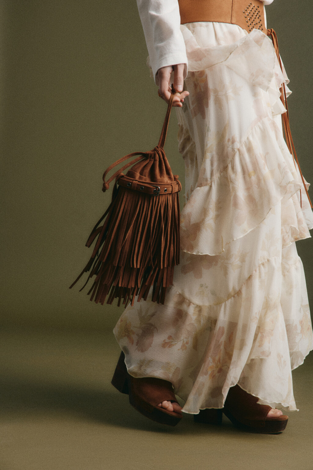 Сумка-мешок с замшевой фактурой и бахромой - цвет коричневый - 1