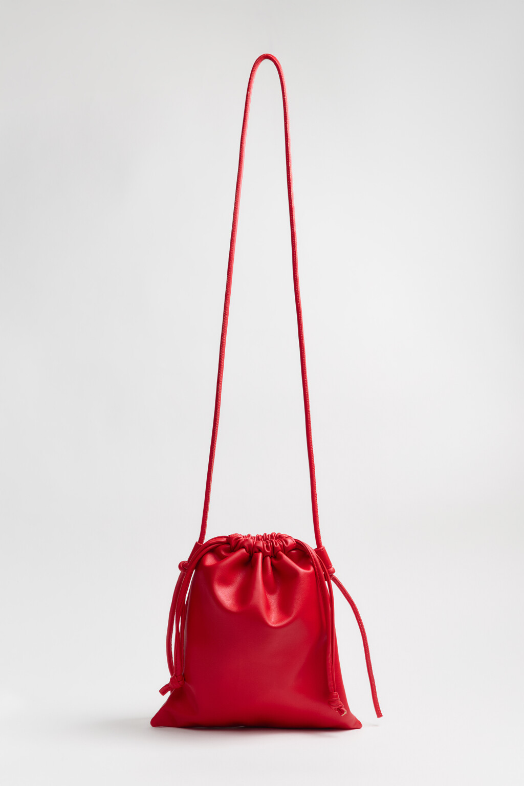 Сумка-мешок из искусственной кожи на завязках - цвет красный - 5