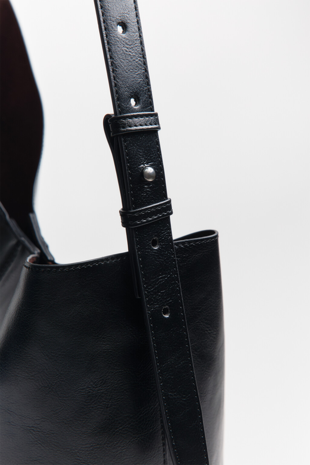 Сумка-шопер асимметричная из искусственной кожи - цвет черный - 7