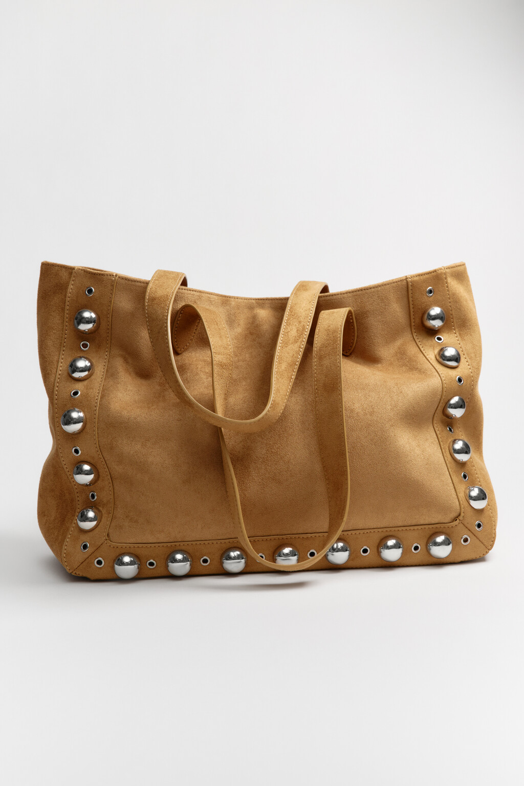 Сумка-шопер с замшевой фактурой и металлическим декором - цвет бежевый - 4