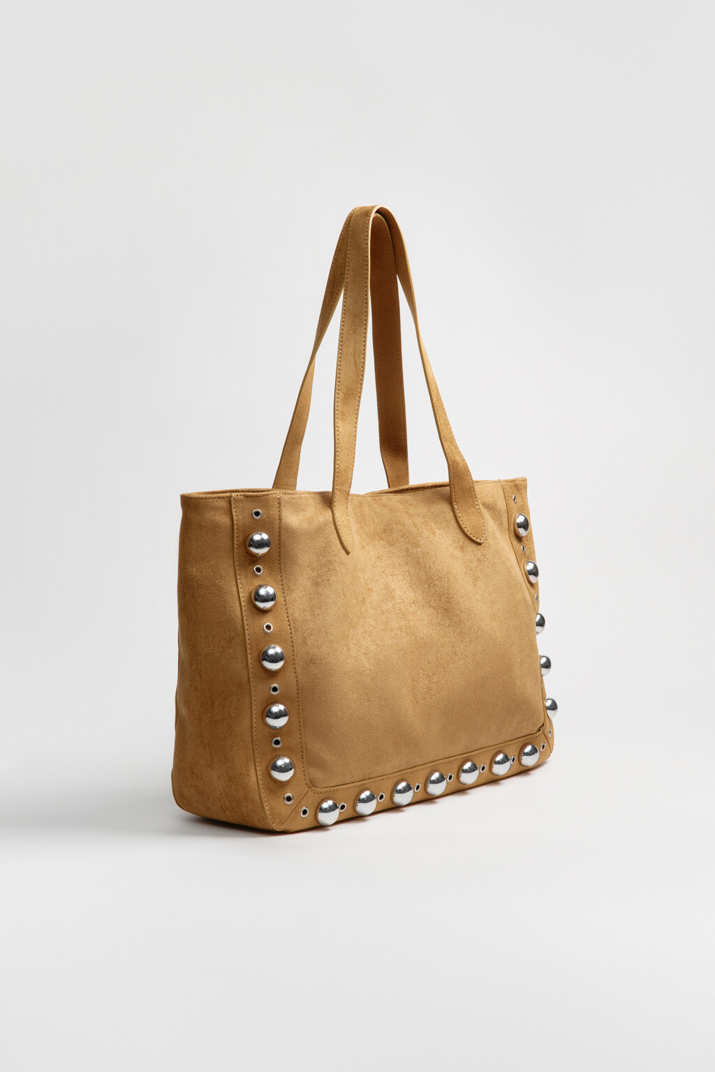 Сумка-шопер с замшевой фактурой и металлическим декором - цвет бежевый - 6