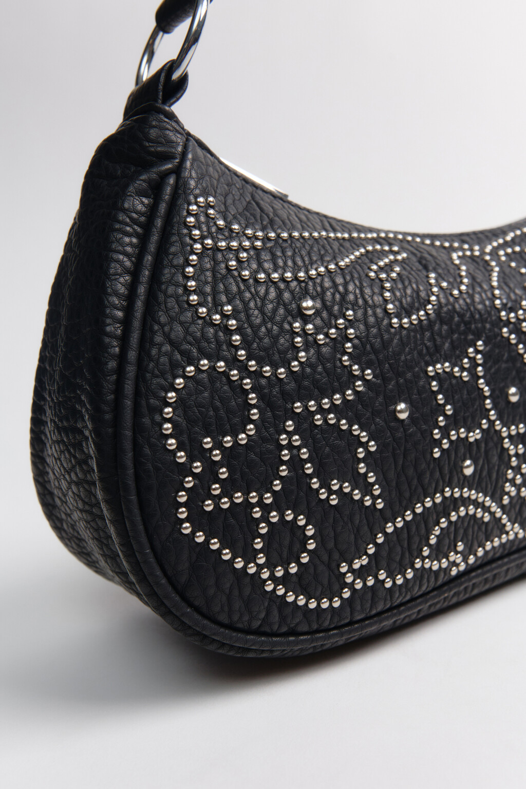 Сумка-багет с кожаной фактурой и узором из страз - цвет черный - 5