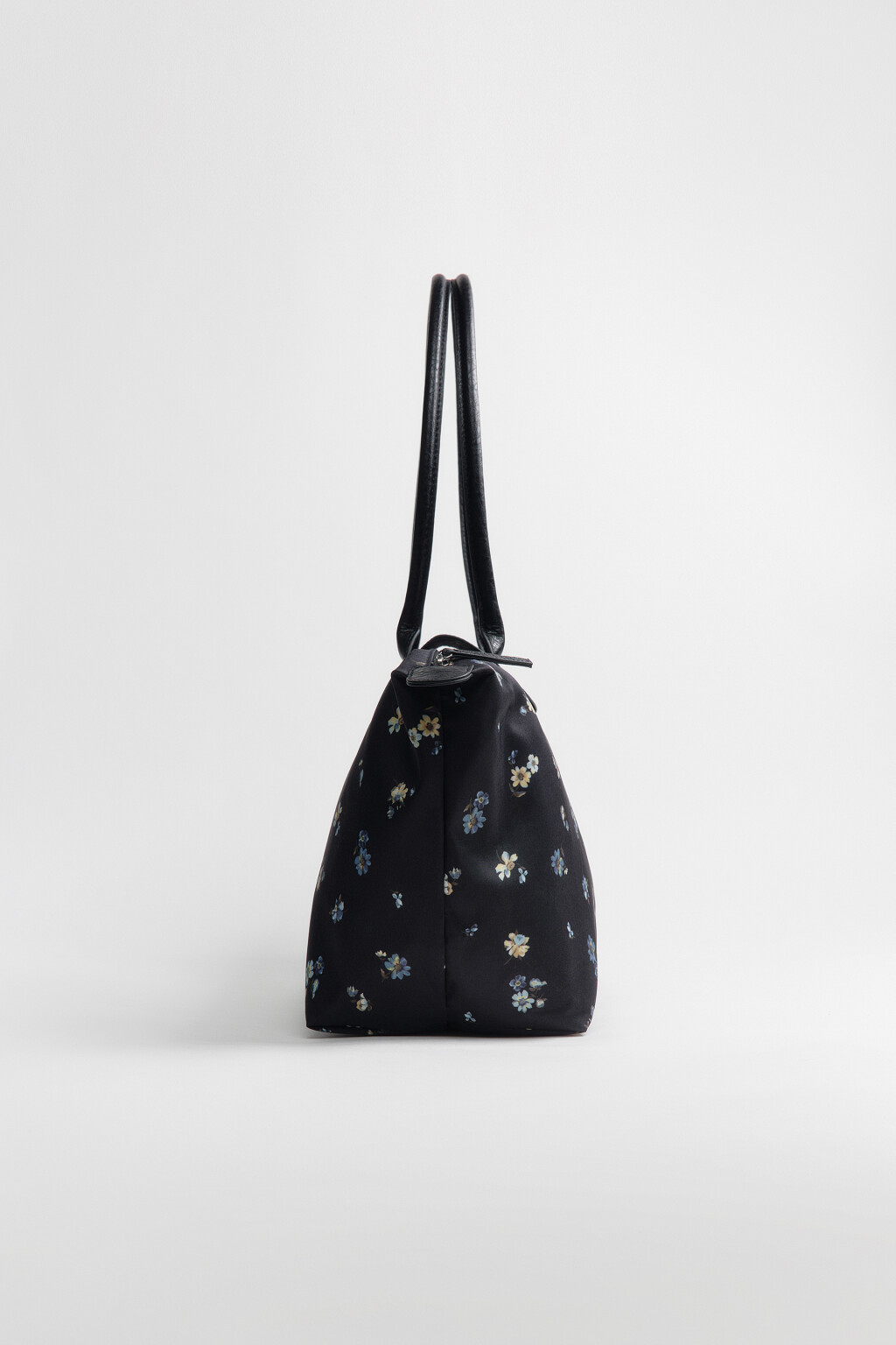Сумка-шопер текстильная с цветочным принтом - цвет черный - 4