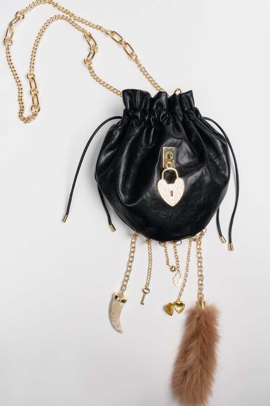 Сумка-мешок из искусственной кожи с замочком и цепочками - цвет черный - 5