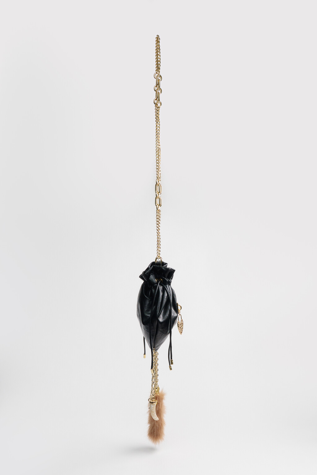 Сумка-мешок из искусственной кожи с замочком и цепочками - цвет черный - 8