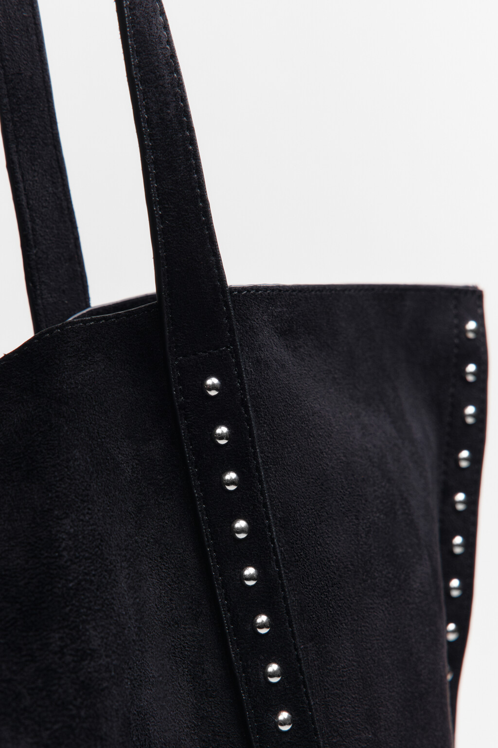 Сумка-шопер с замшевой фактурой и заклепками - цвет черный - 5
