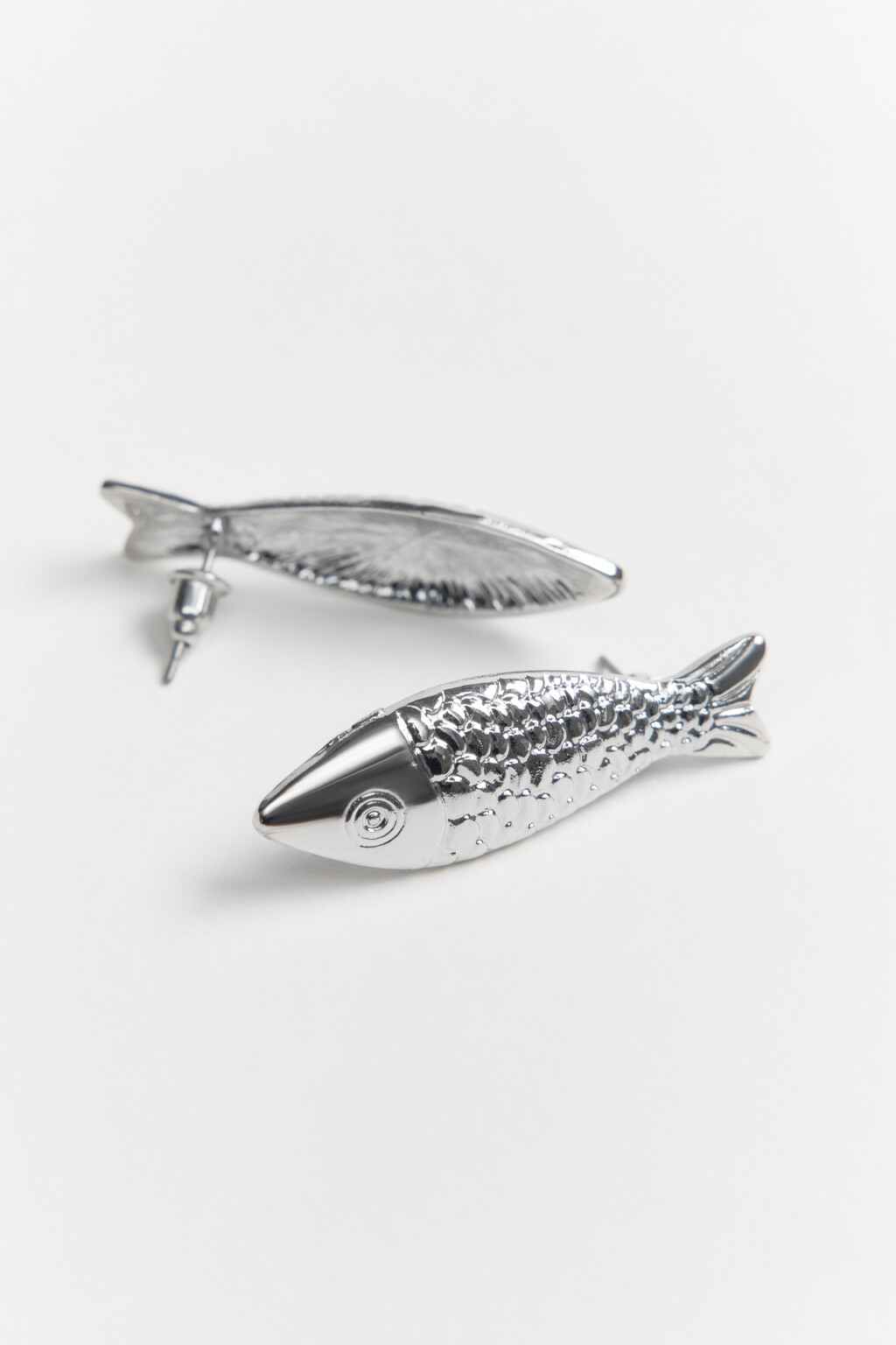 Серьги-гвоздики в виде рыб - цвет серый - 4