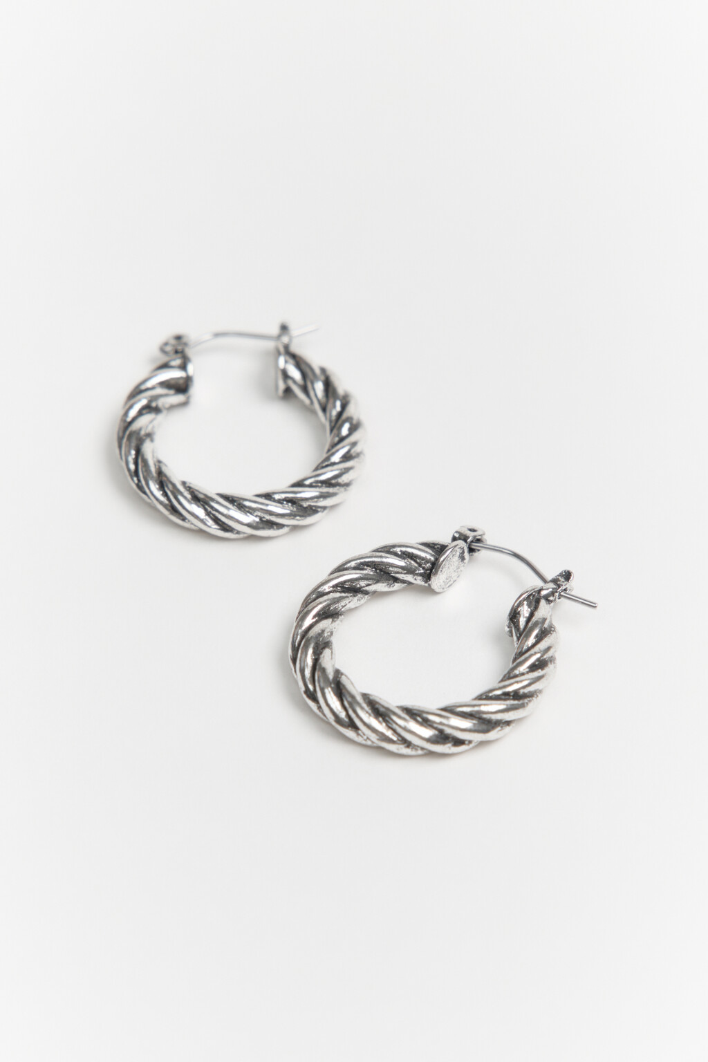 Серьги металлические в виде плетеного корда - цвет серый - 2