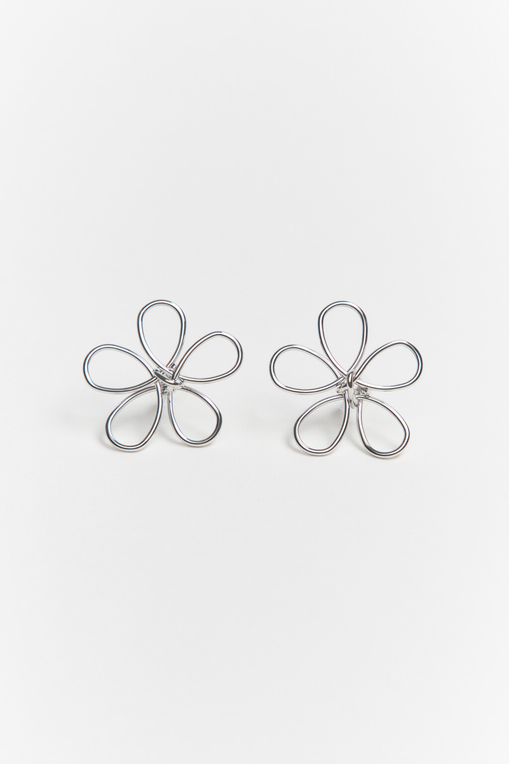 Серьги-гвоздики металлические в виде цветка - цвет серый - 1