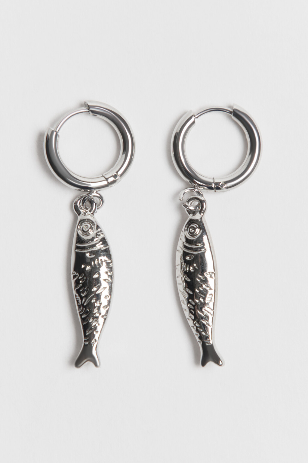 Серьги-конго с подвесками-рыбами - цвет серый - 2