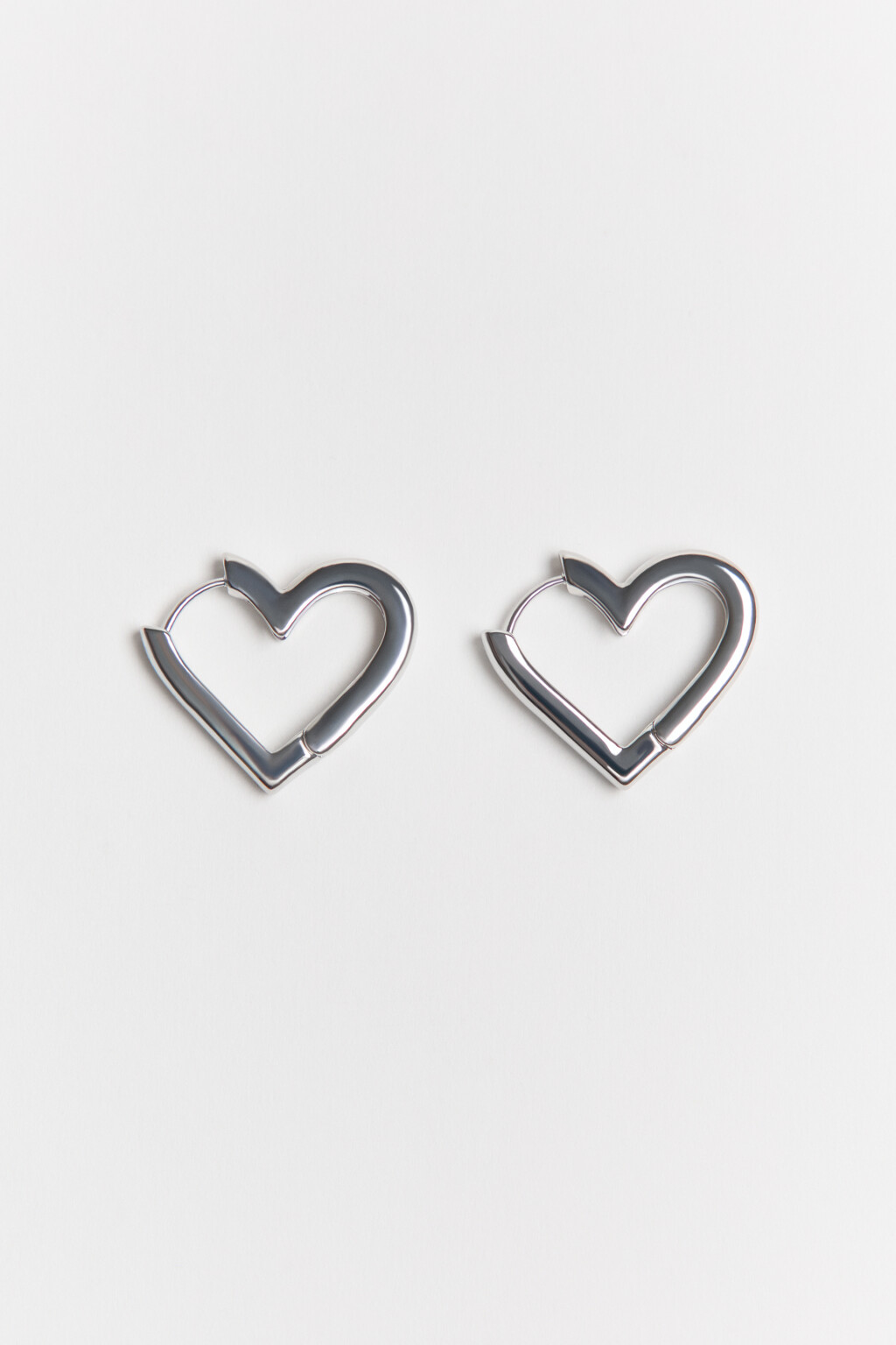 Серьги серебристые в виде сердец - цвет серый - 2