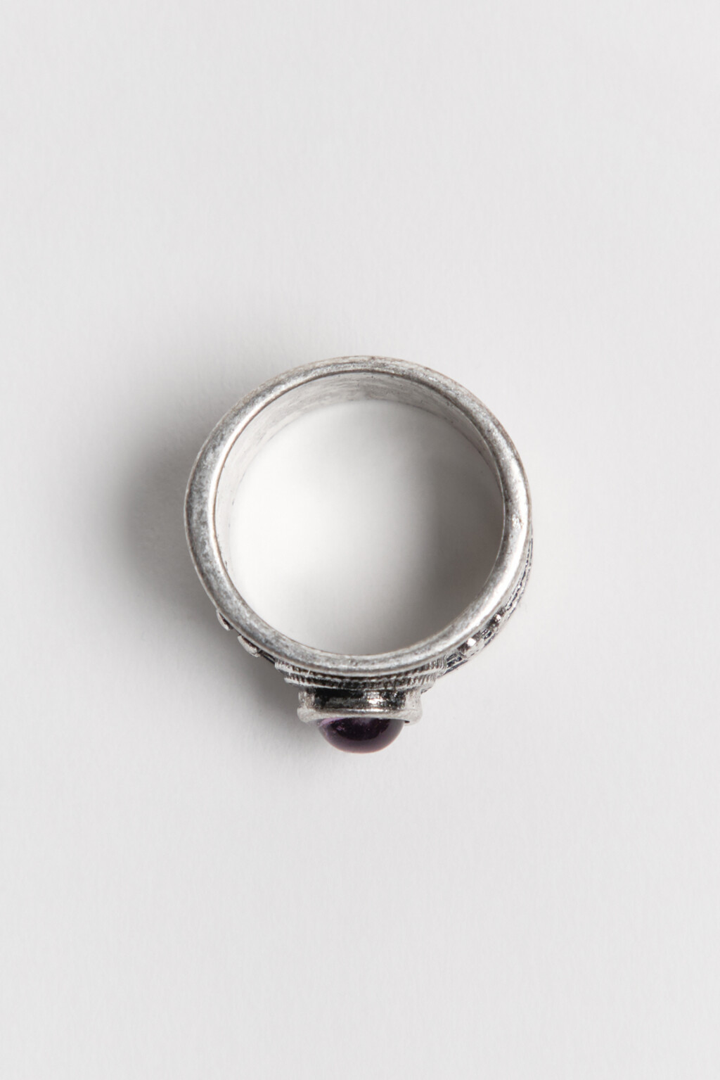 Кольцо потертое с искусственным камнем - цвет серый - 2