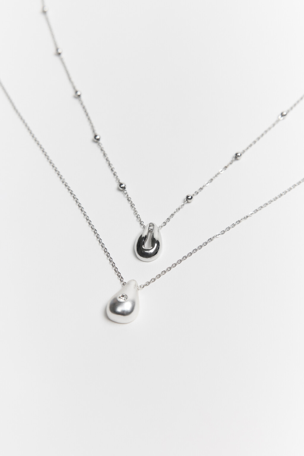 Набор колье-цепочек с подвеской-капелькой (2 штуки) - цвет серый - 2